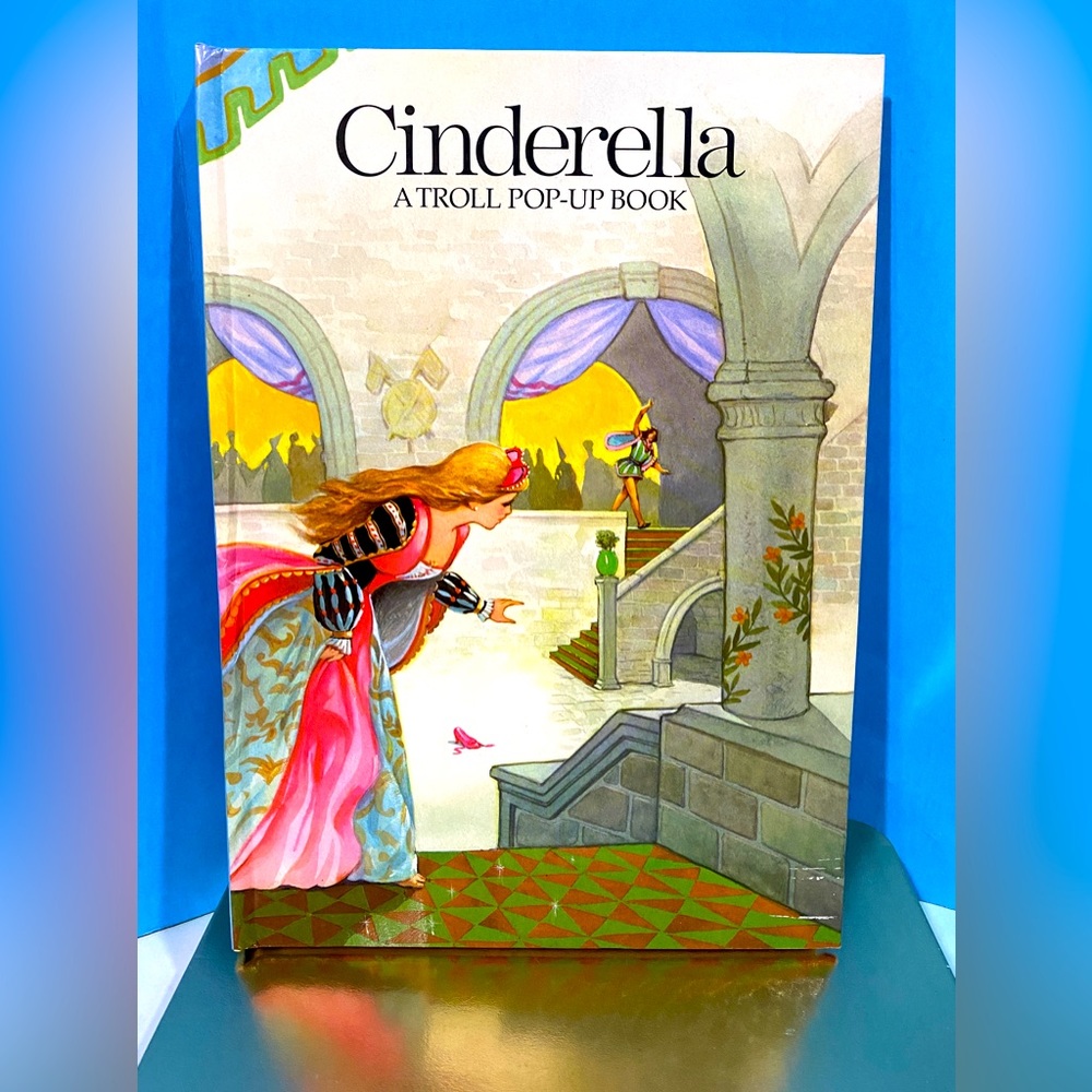 CINDERELLA VTG 90’s A TROLL POP-UP BOOK HARDCOVER  A CUTE CLASSIC TALE!